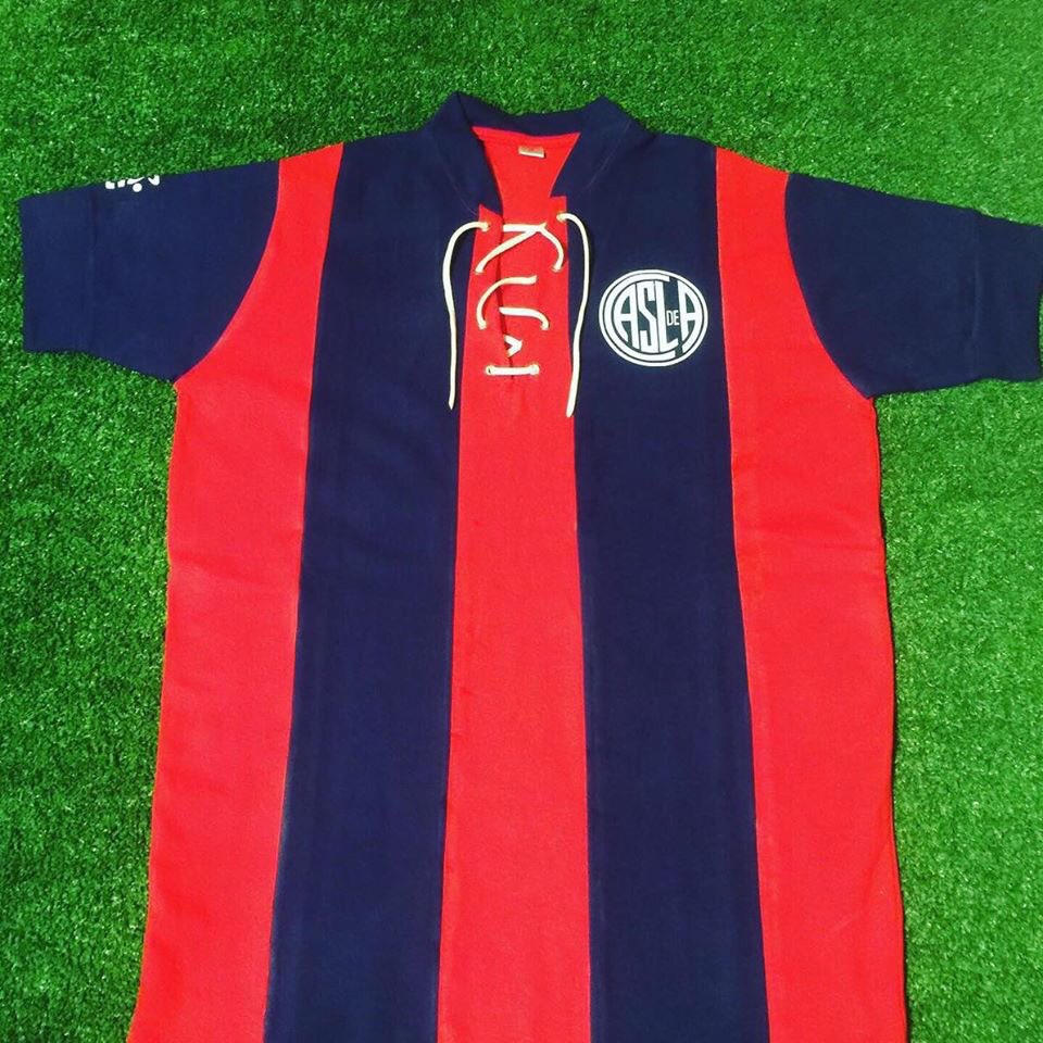 indumentariamc's tweet photo. El cuervo 🔴🔵Vintage clubs💥
¿Ya Tenes la tuya? 
💳Mercado pago 
🚚 Envíos a todo el pais 
💻 https://t.co/HL9ZEm0CbR https://t.co/ZcePR7mj86