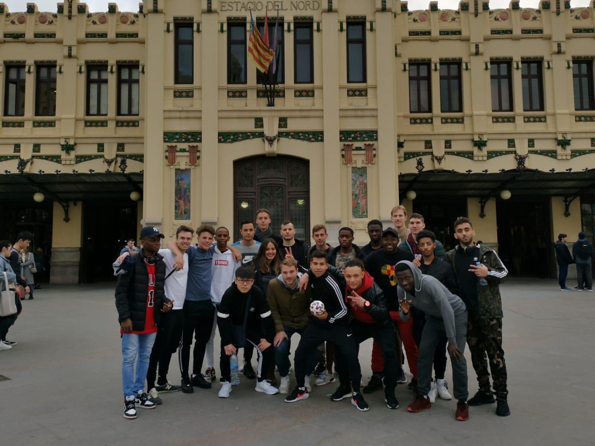 Fieldoo's tweet photo. Our boys doing some sightseeing in #Valencia! 🏙

#FieldooTrial #FieldooTeam #FieldooFaces #havingfun https://t.co/yZRf5EQGUY