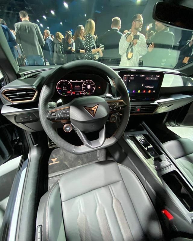 autogefuehl's tweet photo. Interior of the all-new Cupra Leon! How do you like the steering wheel? 🔥
#ad #anzeige #cupraLeon #seatleon #cupra #seatcupra #cupralove #cupralovers #cuprasport #cupraracing #leoncupra #seatleoncupra #cupraclub #cupraclub_uk #cuprafans #cupraeracer #cuprafr #cuprafamily #c… https://t.co/pQ0eyoeD2R