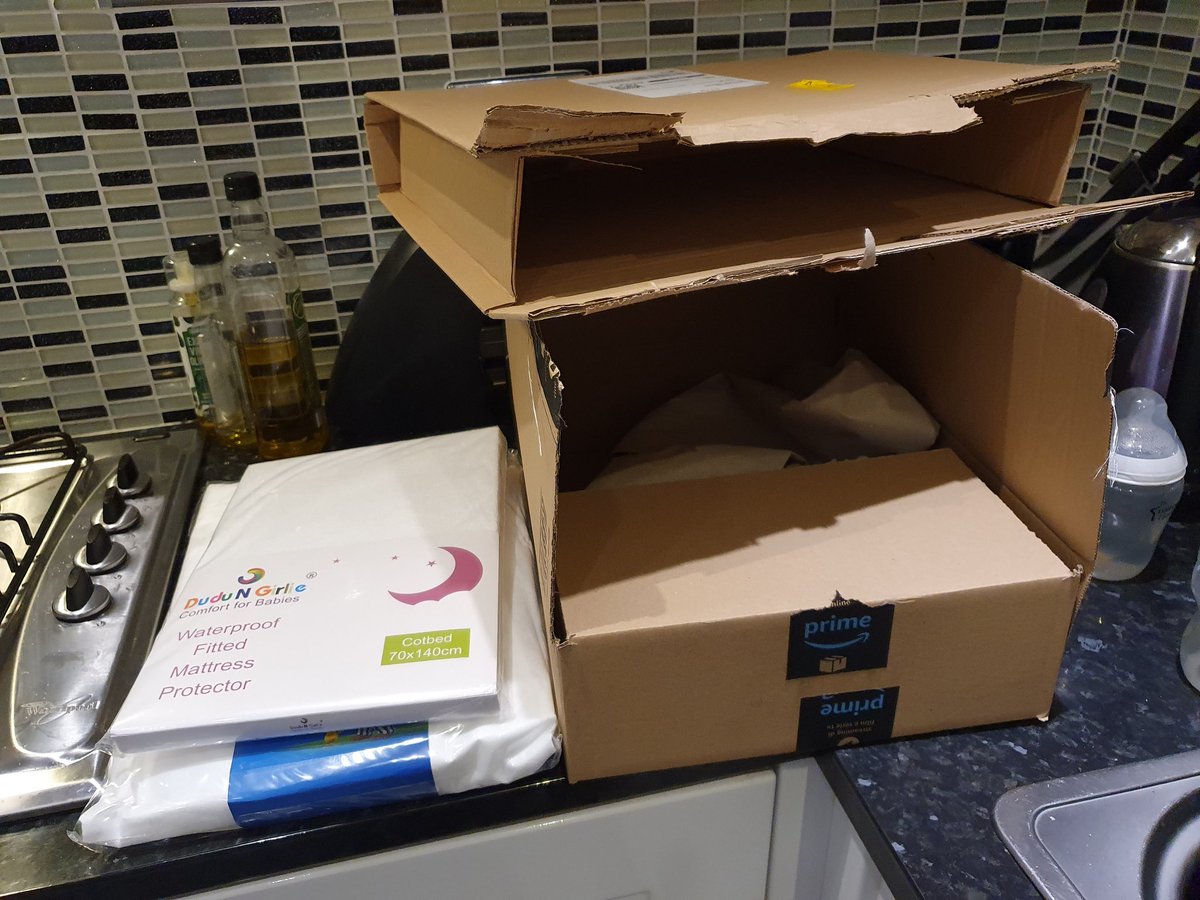 andycruxton's tweet photo. Come on @AmazonUK , you're not even trying! Ridiculous packing for 2 small items. There must be enough brain cells at hq to sort this out! https://t.co/1T3SM57fcZ