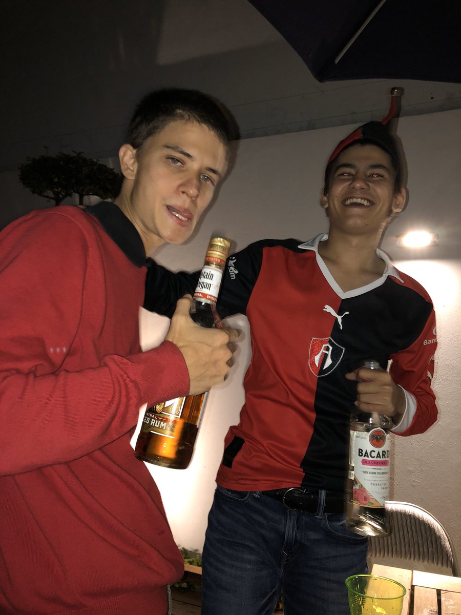 andres_inman's tweet photo. @hagala_ @BudLightMEX @atlasfc Bailando el tuta tuta hasta cuando se pierde, arriba el atlas putos!
#Hagala #BudLightAtlas https://t.co/V110WbfEiY
