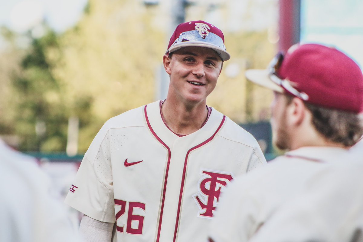 Here’s an extremely rare picture of Robby Martin smiling. 

RT for good luck 🤪