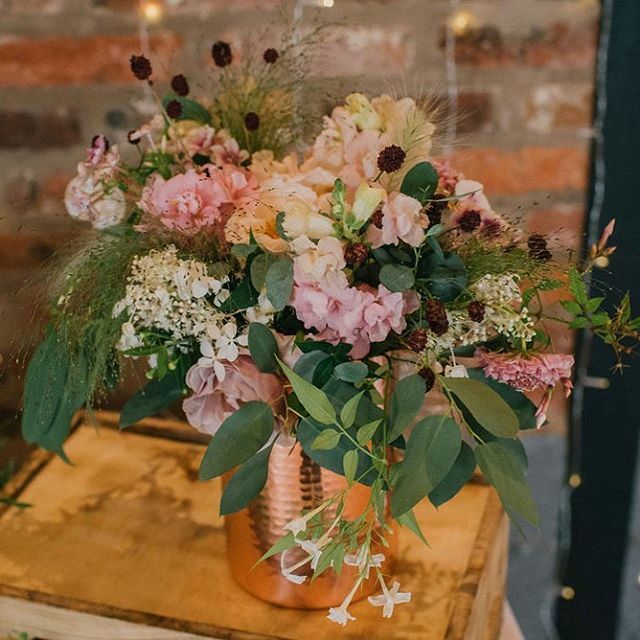 Throwback to last August and Amy’s romantic garden inspired bouquet. We gathered up lots of subtle pink and blush shades and added a pop of berry for a soft vintage feel.  Photo credit: @rastlephotography ift.tt/2VckhGP