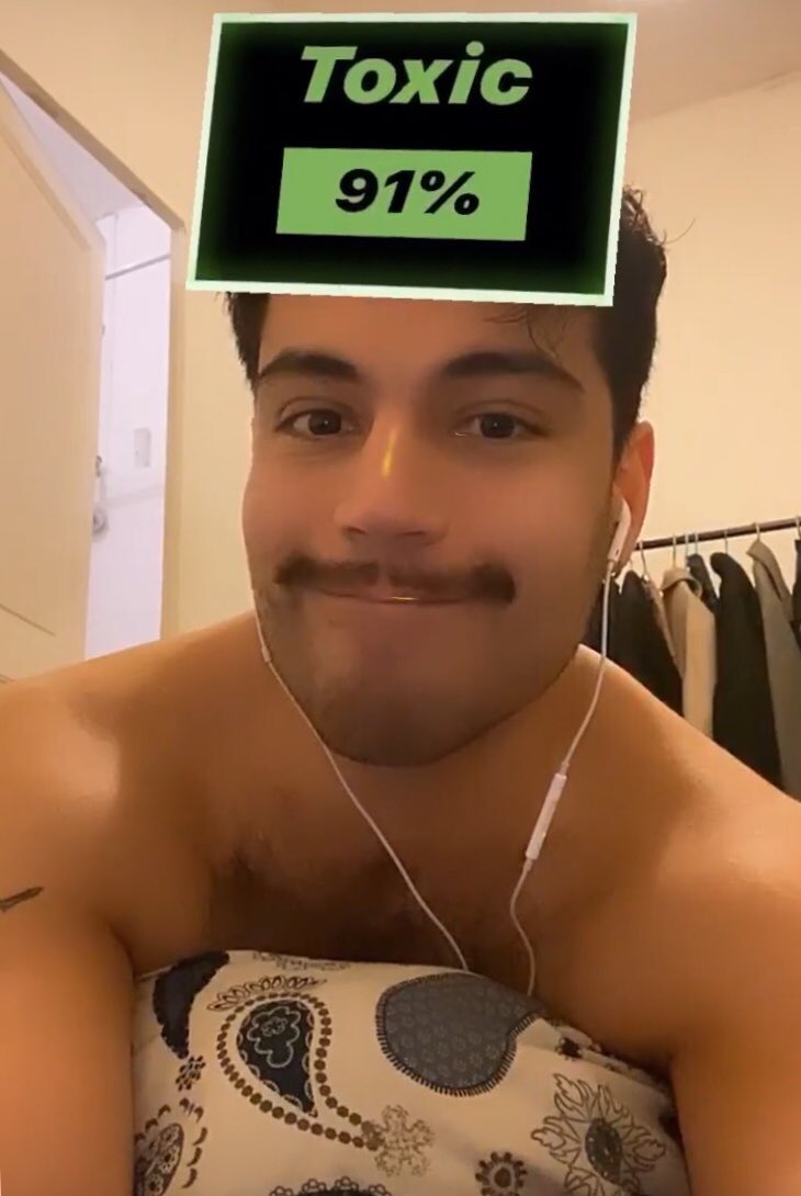 Ils510's tweet photo. @chaudlaine prépare une reprise du tube « Toxic » de Britney Spears ! La chanson sera à 91% en espagnol 😍 https://t.co/LNIs33tVBQ