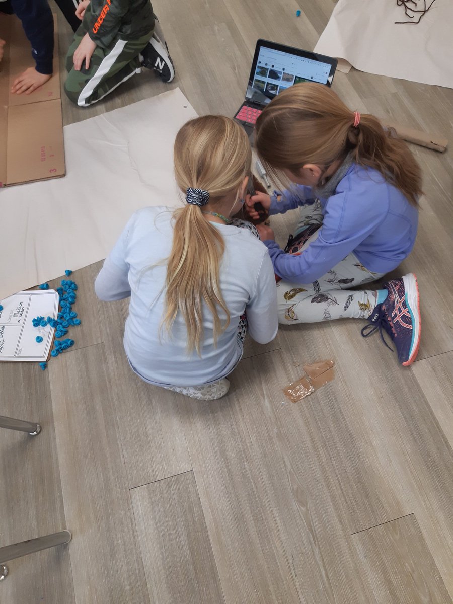 Thanks so much to Mme Kennedy who came in for #ireadcanada to read "Le Castor qui Travaille Trop Fort," to our grade 3 students. Then, for the STEM activity, the kids had to build an animal habitat using cardboard, makedo kits and more! Thanks <a href="/DDSB_STEM/">DDSB STEM</a> <a href="/UxbridgePS/">UxbridgePS</a>