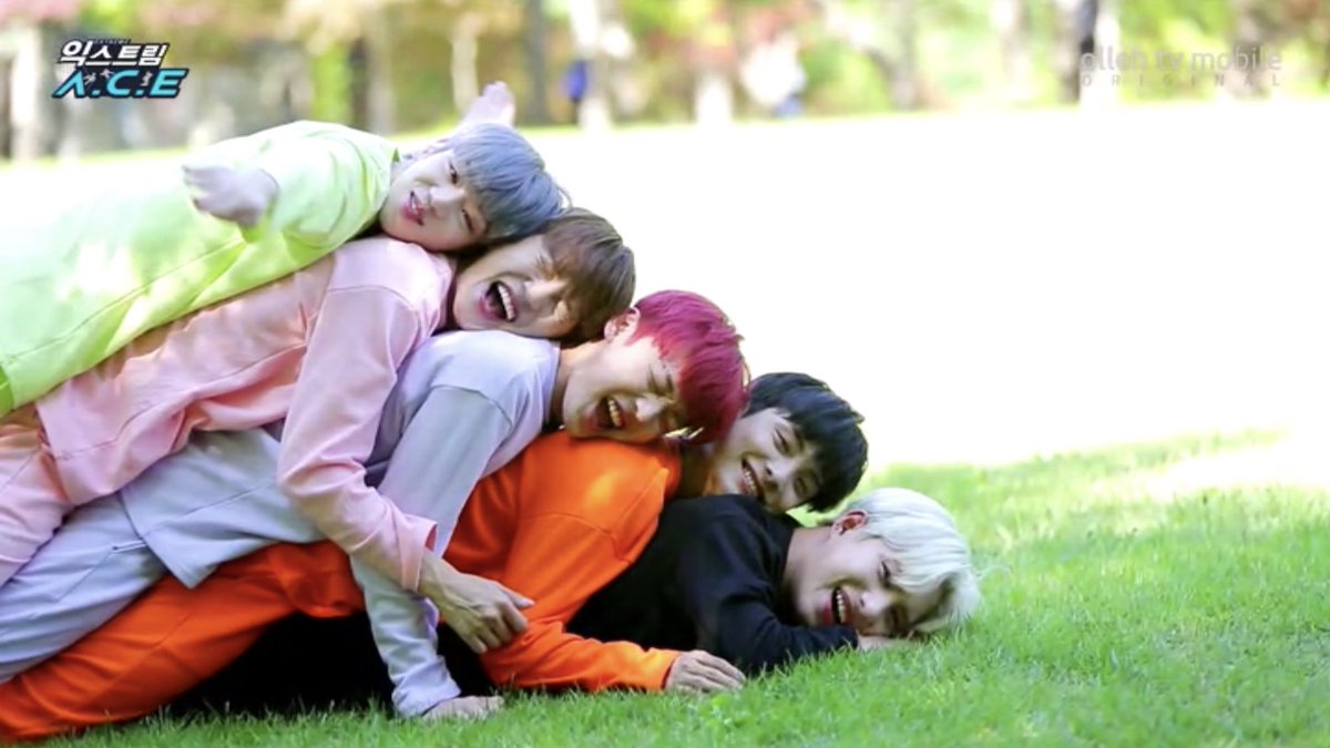 aceventeen's tweet photo. Forever and always ♥️💙💜🧡💛
#MessagACEs #CallintoACE 
@official_ACE7 https://t.co/7aYOVUxHG8