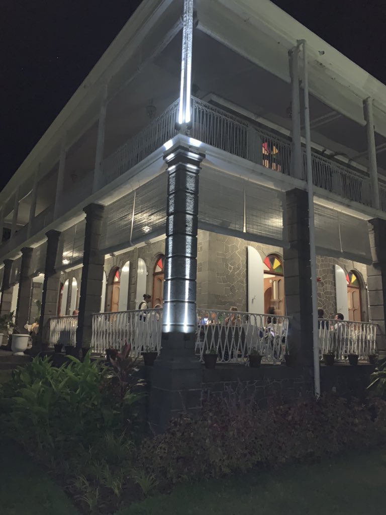 theFamilySK's tweet photo. Dining under the #stars this evening at Heritage Le Chateau, an enchanting 19th century former sugar plantation style mansion with rich heritage.✨#datenight #justthetwoofus #husbandandwife #magicalsetting #uniqueexperience #gourmet #dining #beautifulevening https://t.co/TEShBkibFM
