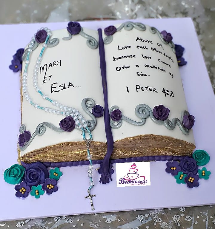 BeckiliciousTa1's tweet photo. #BibleCake #traditionalweddingcake 
#TasteLikeNoOther #JosSlayBaker247 #josbaker #BTB 
Let's talk business ☎️ 08036401804 https://t.co/qJWIhgLO3b
