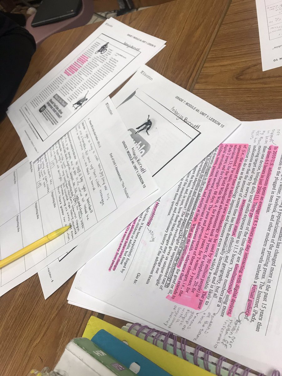 KammererCubs's tweet photo. Champion Rasheed continues to support her Scholars by teaching them to annotate passages so they can correctly respond to ERQs! @JCPSAsstSuptTL @JCPSAsstSuptMS #miraclemiddleschools #KPREP @JCPS_MS_ELA https://t.co/zUSanmg8GT