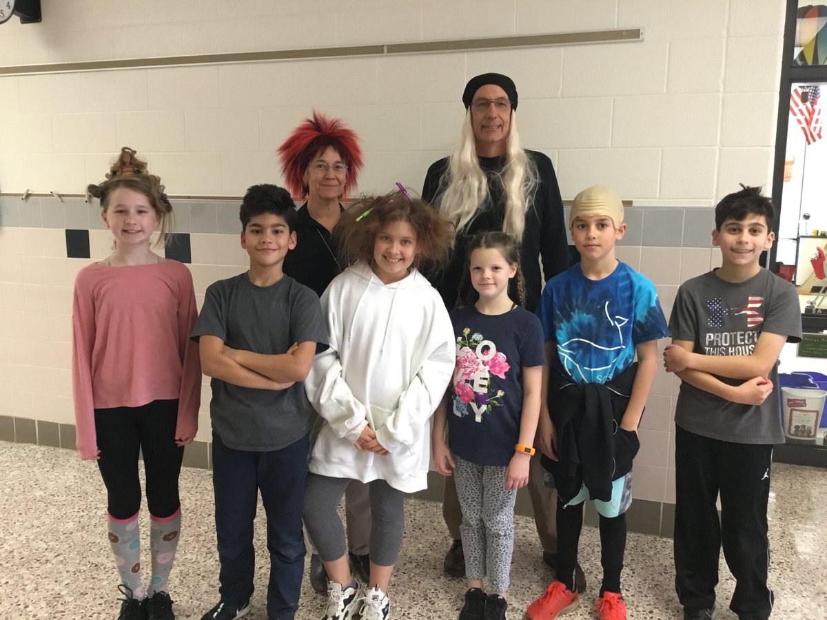 SandersCornerES's tweet photo. Crazy for Kindness with crazy hair! #RandomActsOfKindness #SCES20 @TBranderson @MrsRussell418 https://t.co/6oEONsCJer