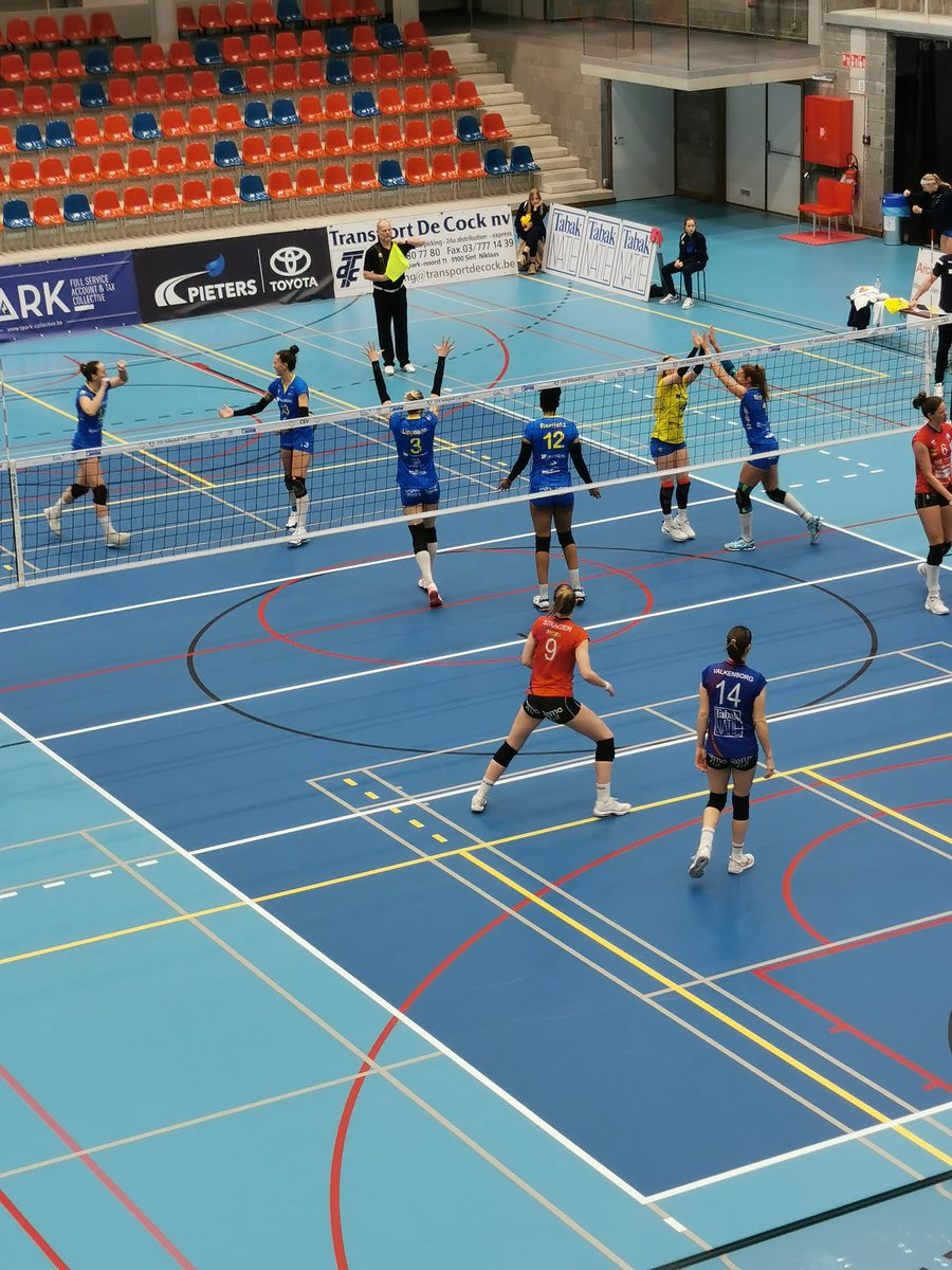 asterixavodames's tweet photo. Also in the 3rd set SSC Palmberg Schwerin takes the win 21-25!! #asterixavo #volleyball #CEVCupW https://t.co/eJbGwikRUk