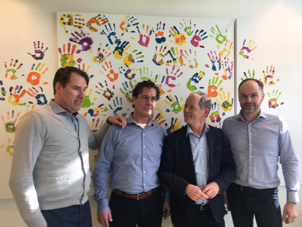 PeterHulsbos's tweet photo. Op bezoek bij  3 oud collega’s. Wat een bijzonder gaaf en uniek detacheringsbedrijf hebben zij gebouwd met elkaar! Foto’s voor de inmiddels befaamde welkoms muur van #brightsociety https://t.co/jiiji7l82B