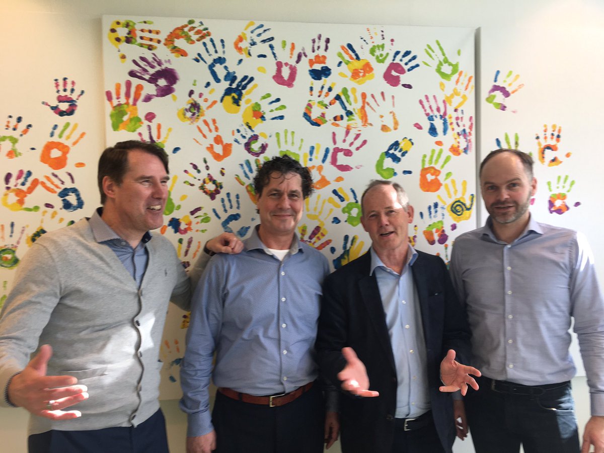 PeterHulsbos's tweet photo. Op bezoek bij  3 oud collega’s. Wat een bijzonder gaaf en uniek detacheringsbedrijf hebben zij gebouwd met elkaar! Foto’s voor de inmiddels befaamde welkoms muur van #brightsociety https://t.co/jiiji7l82B