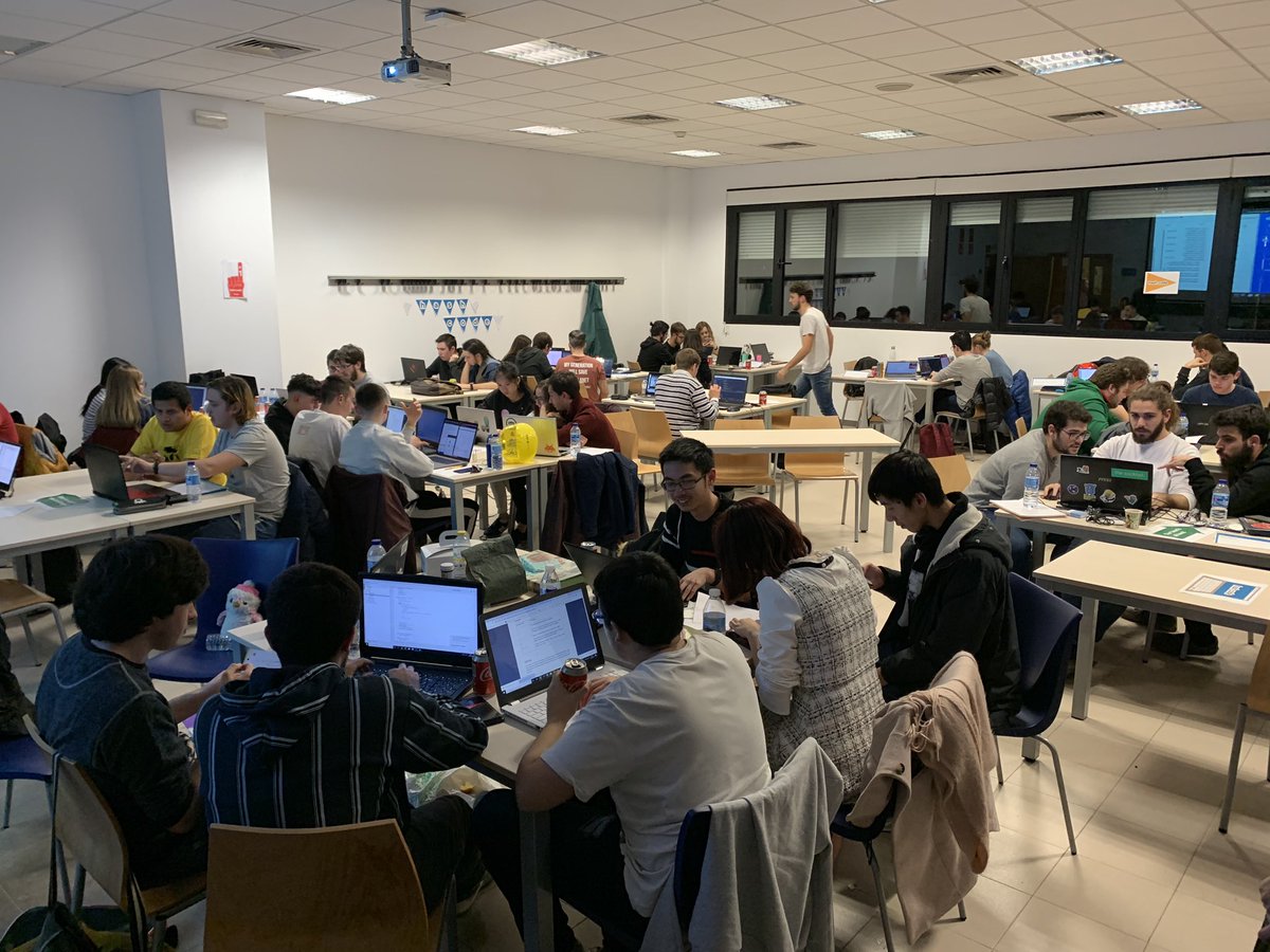 jesussanchezoro's tweet image. A estas horas aún aguantan todos en la @etsii_urjc #HashCode2020