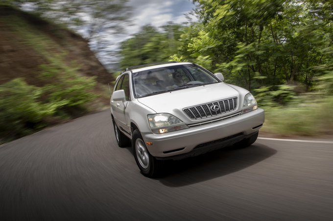 Lexus_rd's tweet image. #LexusTBT - Recordamos la Lexus RX 2003 con sus características únicas e impresión poderosa. #LexusDominicana #ExperienceAmazing #LexusExperience #LexusRX