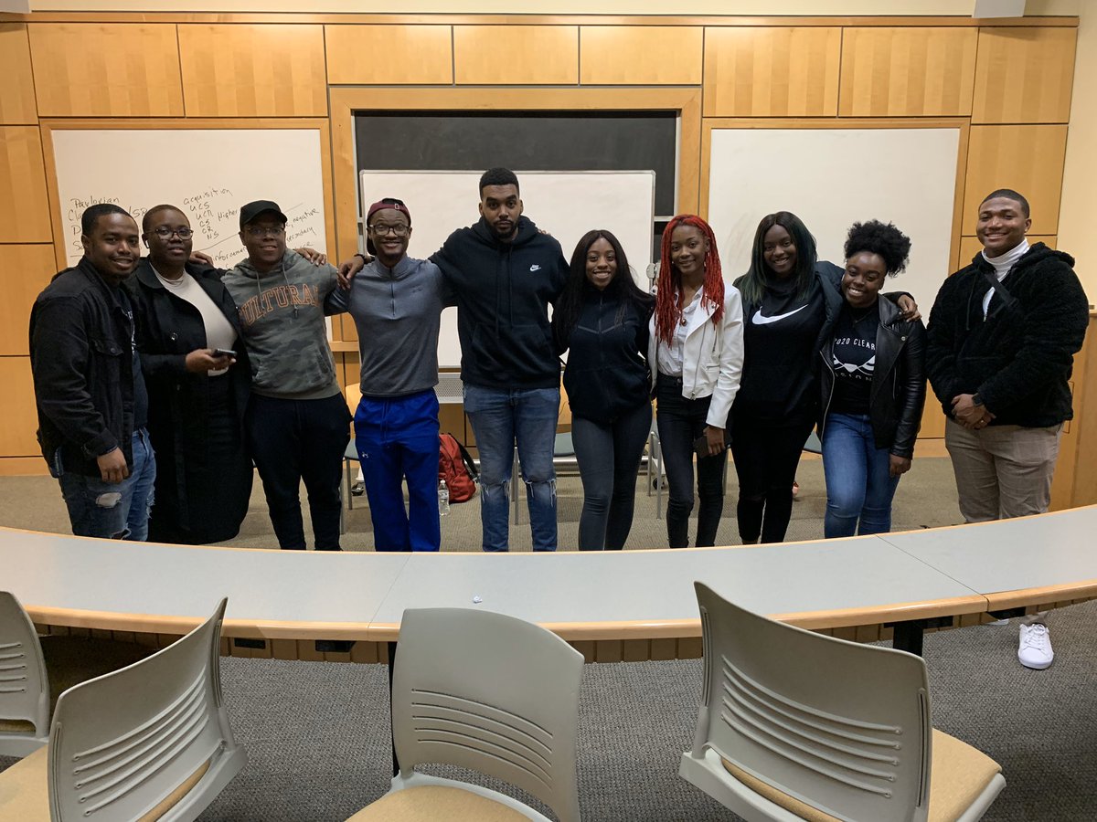 Clear_Vision20's tweet photo. 2020 Clear Vision would like to thank everyone🔷🔶 who came out to our 90’s 🆚 2000’s Debate it was a lively night, stay tuned there’s more to come soon🦉👓 https://t.co/CzyRV2GQFb