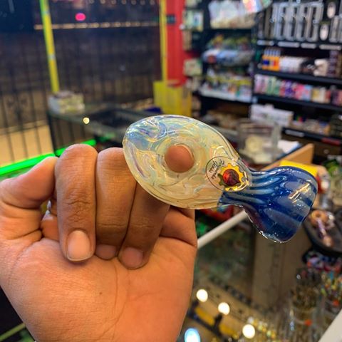 Pinkies out! #colorado #keepit100 #thebombheadshop #bonghit #onelove #marijuana #ganja #cannabis #growyourOWN #glassforsale #waterpipe #bong #rig #handpipe #bubblecap