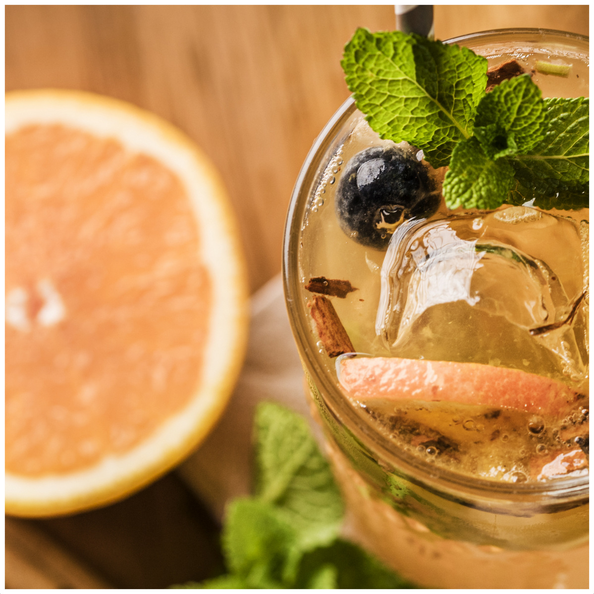 CafedeMahon's tweet photo. 🍹 Bueno, pues a estas horas parece que ya tenemos alma de VIERNES ❤
.
🍹 ¿Te apetece un cóctel? Cuéntanos cuál es tu preferido del Café de Mahón (con o sin alcohol).
.
#coctel #baresmadrid https://t.co/hLnEHnFvB2