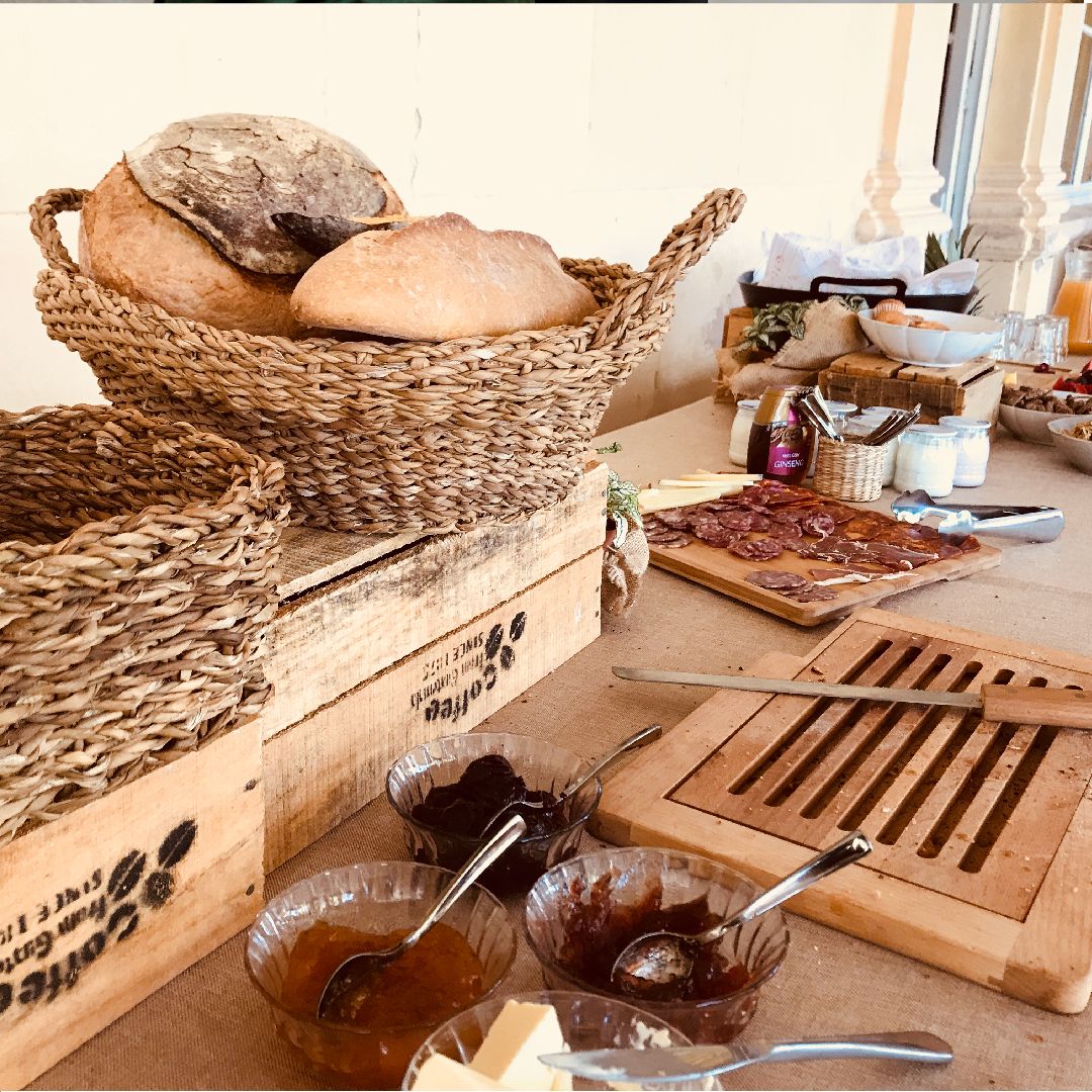 SalsiaVLC's tweet photo. Loving Breakfast ❤ 🥐🥨🍳🍏🥞🥛🥓🥖☕🍌
Si, nosotros también somos de los de tardar en desayunar 1 hora y media o más, pero es que ¿hay algo mejor que un buen desayuno para empezar bien el día?
#desayunosdeempresa #cateringempresa #evento #eventosempresa #meeting #coffeebreak https://t.co/LFTaxCxbPo