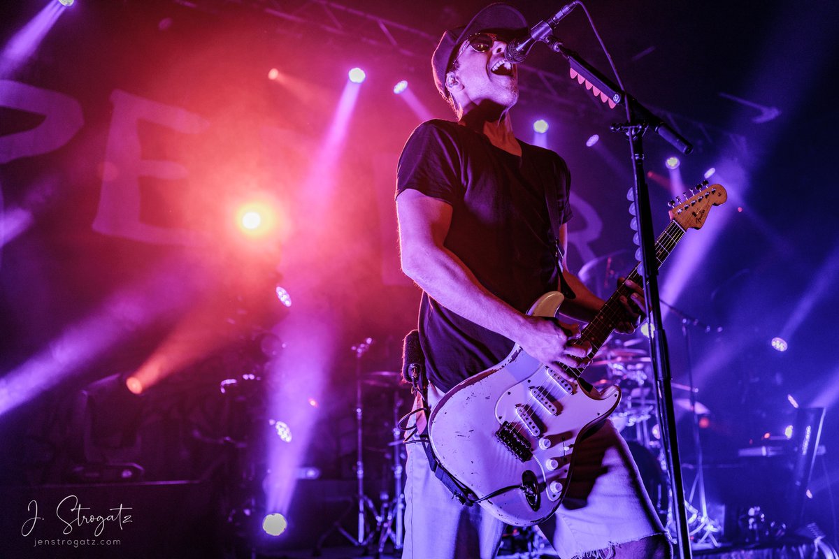 PepperLive's tweet photo. Stoked to be back in Florida for a couple of shows! The #SteptotheLocalMotion tour hits @CultureRoom tonight, @LivePlaza tomorrow, and @JannusLive on Saturday.
Texas, we'll see you next week 🤙🏽
📷: @itsjenstrogatz https://t.co/aH0AT5Y681