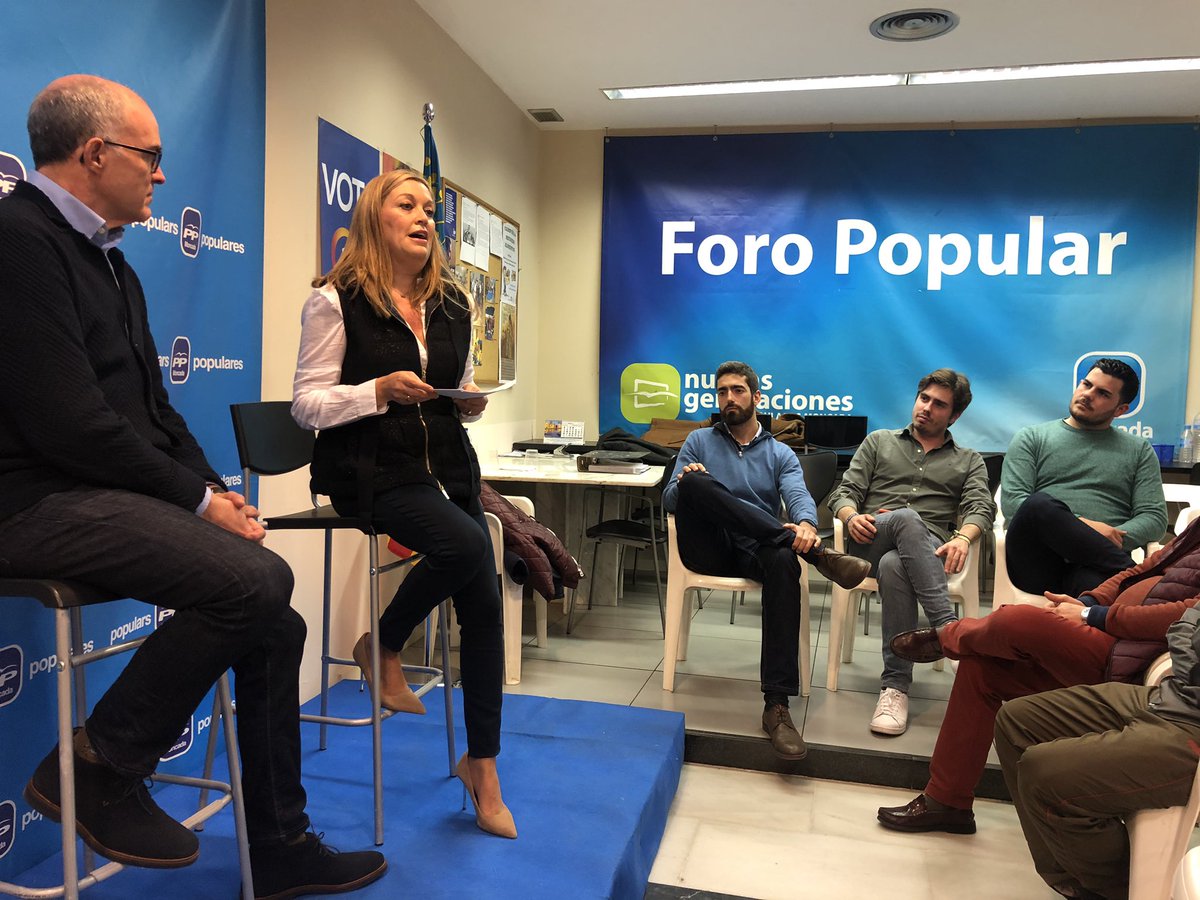 Bailach's tweet photo. Fernando de Rosa en la sede del PP de Moncada, junto con la presidenta local, María Jesús, dando una charla a afilados y simpatizantes. Gracias por venir a nuestra comarca.
#FemPartit
#FemComarcapopulares https://t.co/ZaJJSKuKb4