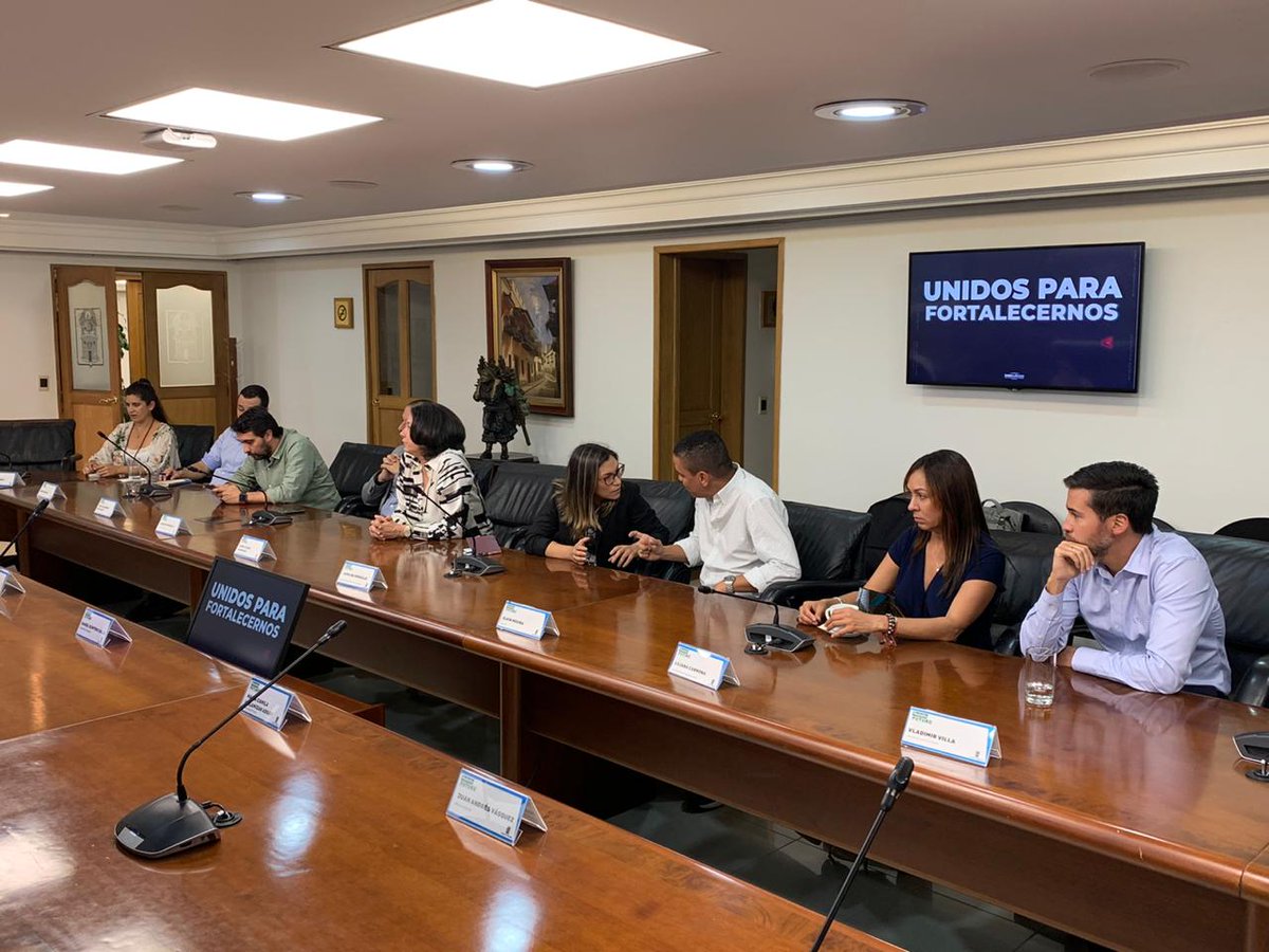 InterSoftwareCo's tweet photo. Tenemos las empresas con el conocimiento y la trayectoria para generar alianzas, exportaciones e inversión. En Intersoftware estamos listos para poner nuestra experiencia en la creación del Valle del Software para crecer 10X en el gobierno de @QuinteroCalle #SomosIntersoftware https://t.co/ndCn3van4s