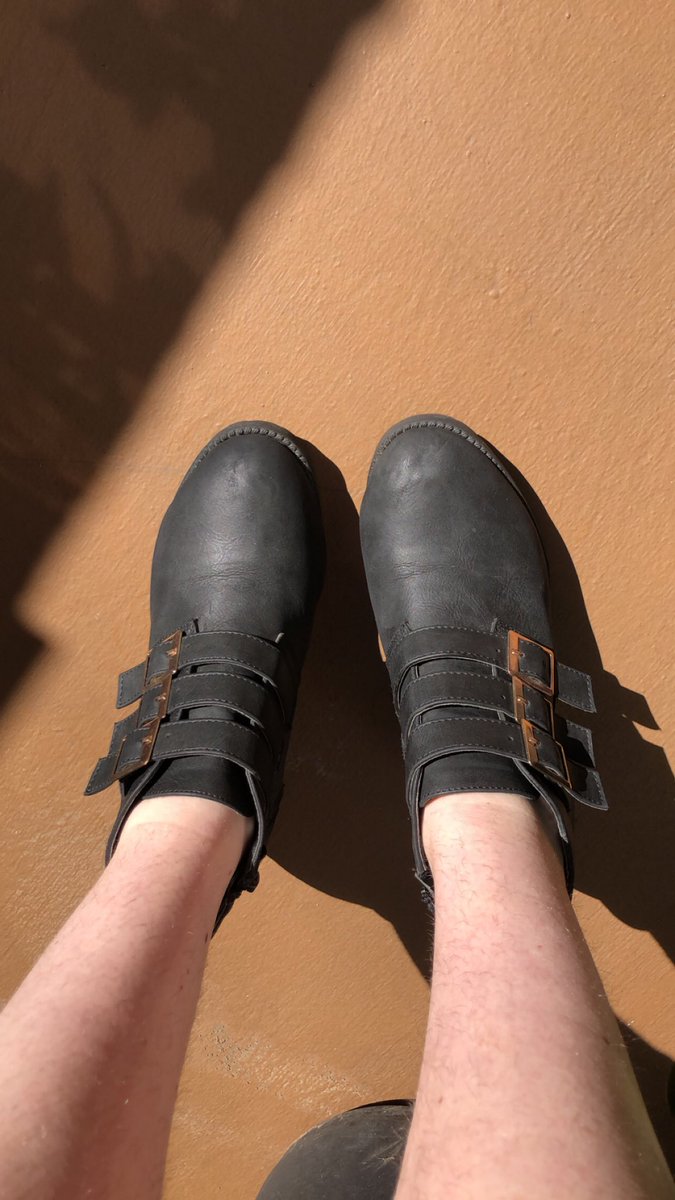 SunshineFeet_'s tweet photo. Who wants to buy my smelly shoes?? DM me fore prices. 😈✨ #smellyshoes #smellyfeet #footfetish #feetgoddess #feetpictures #feet #feetbuyers #nylons #feetpic #smellfetish https://t.co/Rh0gp6z7h3