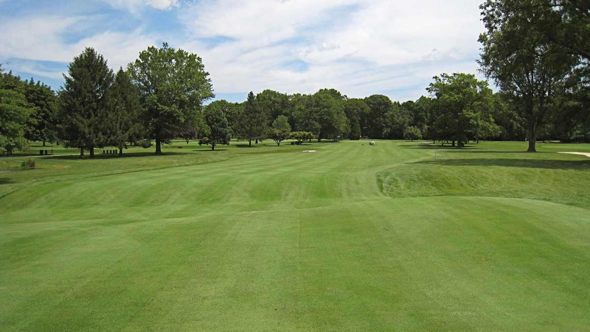 jwbausch's tweet photo. Moorestown Field Club (Moorestown, NJ) has a cool 9-hole layout. I don't know the architectural heritage, but know KBMoran has worked there. Thanks iPhoto for helping me to rehab these summer 2009 photos #BauschCollection @MyPhillyGolf:
https://t.co/FX7xXtIi5I
Select pics: https://t.co/ETBos0bAfA