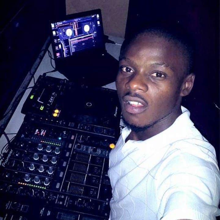 iamvanviki's tweet photo. Happy birthday to me ❤️ 
Thanks for believing in yourself!
Greatness awaits you!
Happy #vansday 
.
.
.
#happybirthday #birthday #birthdayboy #selfie #me #afrobeats #myself #pic #party #music #musician #partytime #mylife #igers #followme #life #like #dj #self #fun #myway #followme https://t.co/b6F0AeSHtP