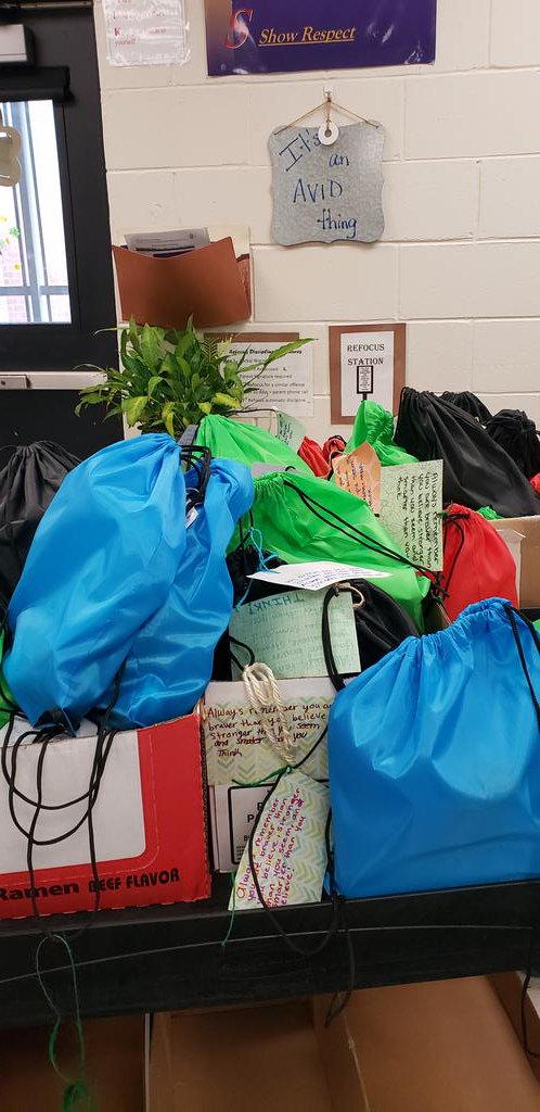 itsanavidthing's tweet photo. CSMS AVID students working on a random act of kindness/community service project.  Making bags for CASA. https://t.co/eIHObSlwfi