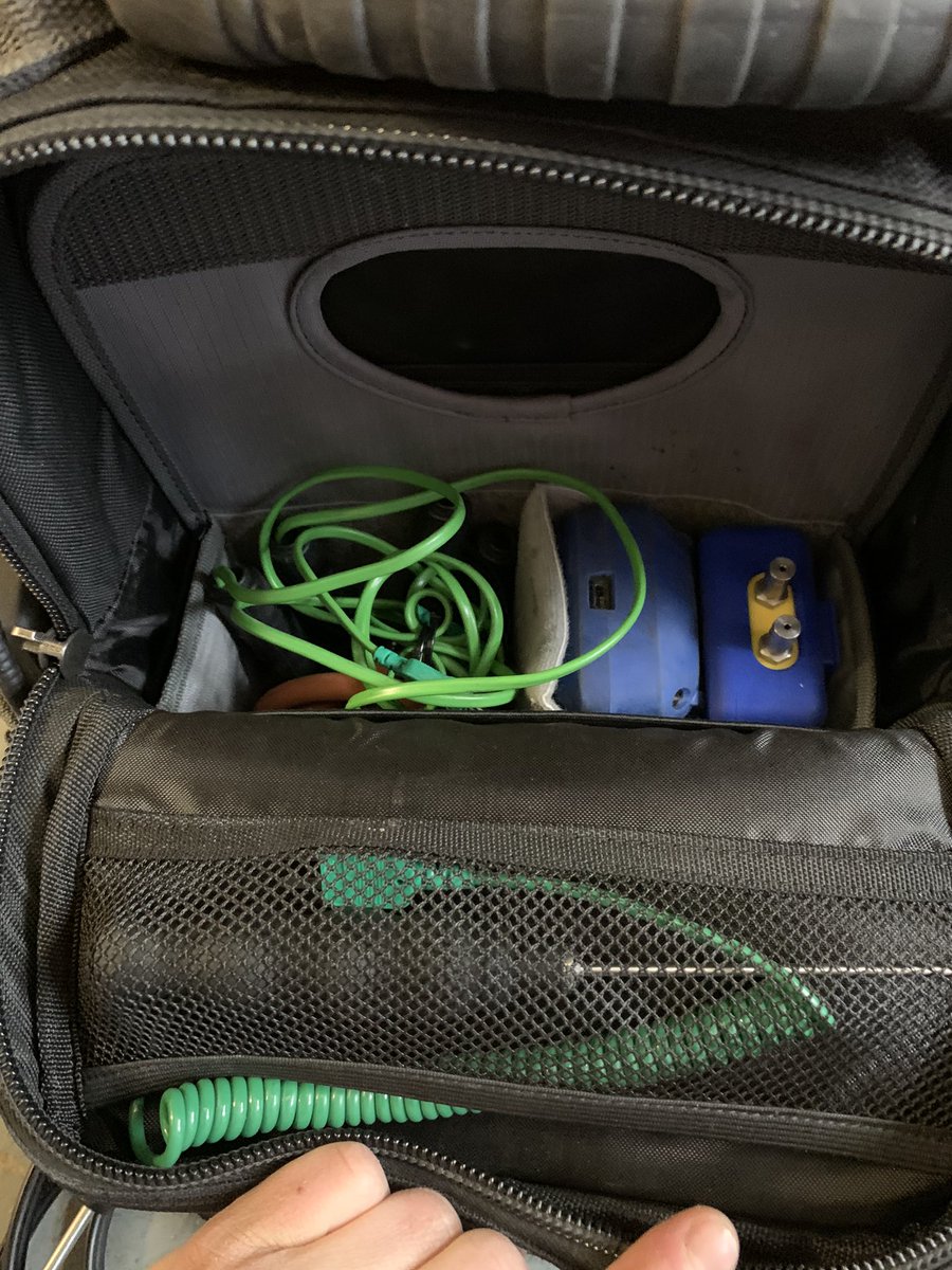 Had loads of people ask me what I use the MB3B for and what I keep in it. So here is is! 👇🏻