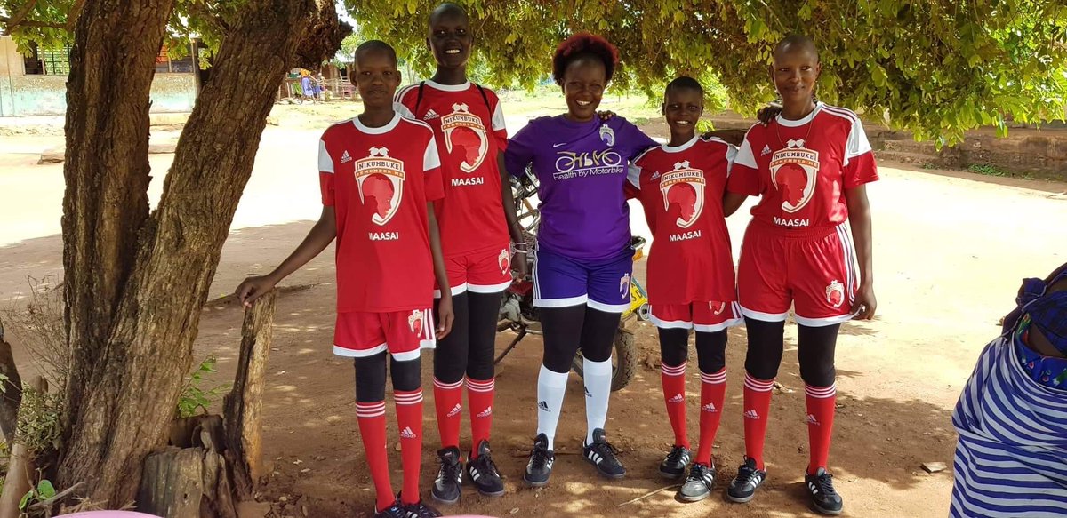 JulieFoudy's tweet photo. Bid currently at $200. Beyond soccer, funds raised will provide water tanks to villages to provide clean water and enlist women in business classes to further their education and career. #nikumbuke https://t.co/wqvGG3aUlI