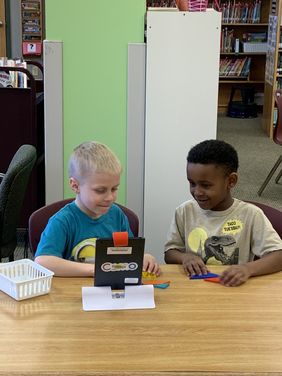 DuelloLibrary's tweet image. Today Kindergarten read the book “Circle, Square, Moose” and explored shapes on the Osmos! @duello_elem #duellolearns #wsdlearns