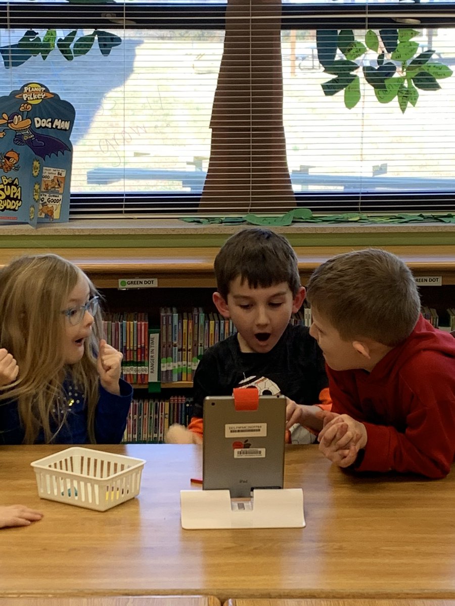 DuelloLibrary's tweet image. Today Kindergarten read the book “Circle, Square, Moose” and explored shapes on the Osmos! @duello_elem #duellolearns #wsdlearns