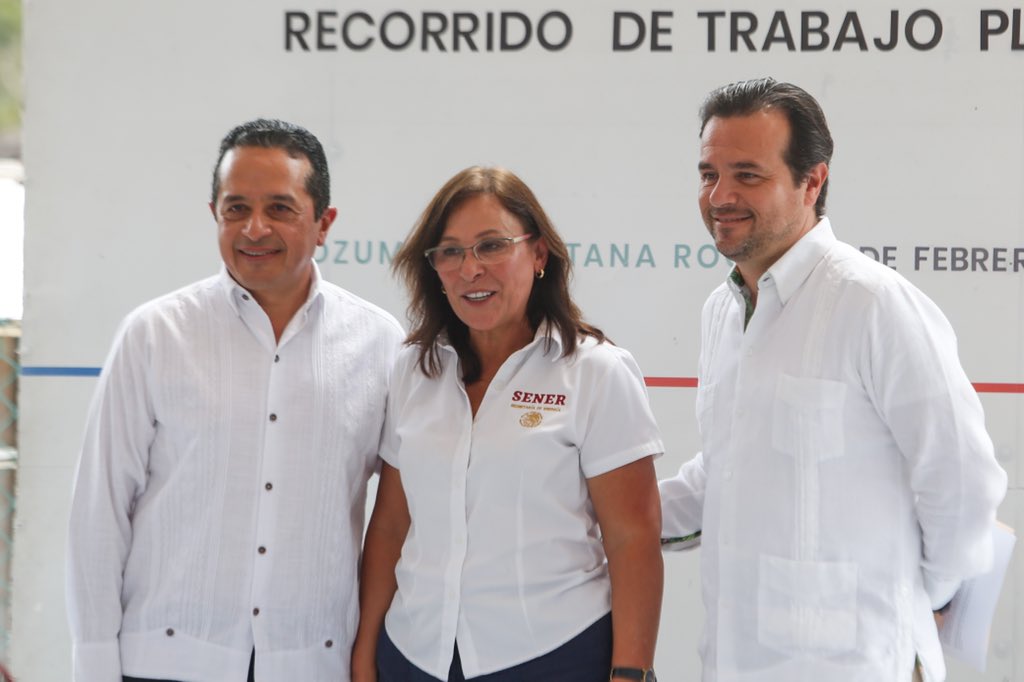 PedroJoaquin's tweet photo. Acompañamos al Gobernador @CarlosJoaquin, y a la Secretaria de Energía, @rocionahle, a un recorrido en #LasFincas, donde anunciamos el proyecto de instalación de 6,200 luminarias para #Cozumel, con lo que se reforzará la seguridad y mejorará la calidad de vida de los cozumeleños. https://t.co/Wlk8jSKXbj