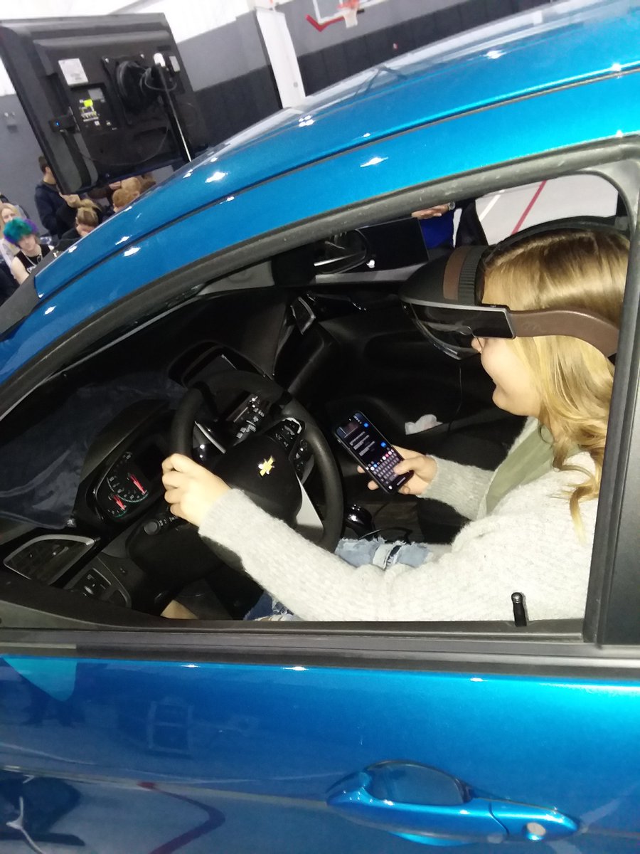 PEERSFdn's tweet photo. Today at @BlackfordSchls students have a better appreciation to keep both hands on the wheel and phones away after experiencing our distracted driving prevention simulator with @GM . #ARDDES https://t.co/cC65Lt3dvB