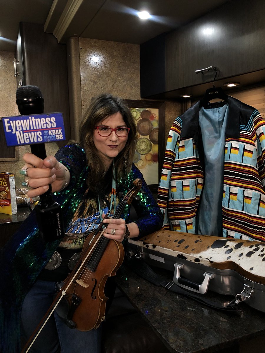 tyrahmajors's tweet photo. .@JeneeMusic took a break from her tour with @blakeshelton to talk with us! She is the first woman to be named Musician of the Year!  She’s playing her fiddle for us on FOX 58 at 12:30 p.m. @CountryMusic @bakersfieldnow https://t.co/H4qdyOxBuo