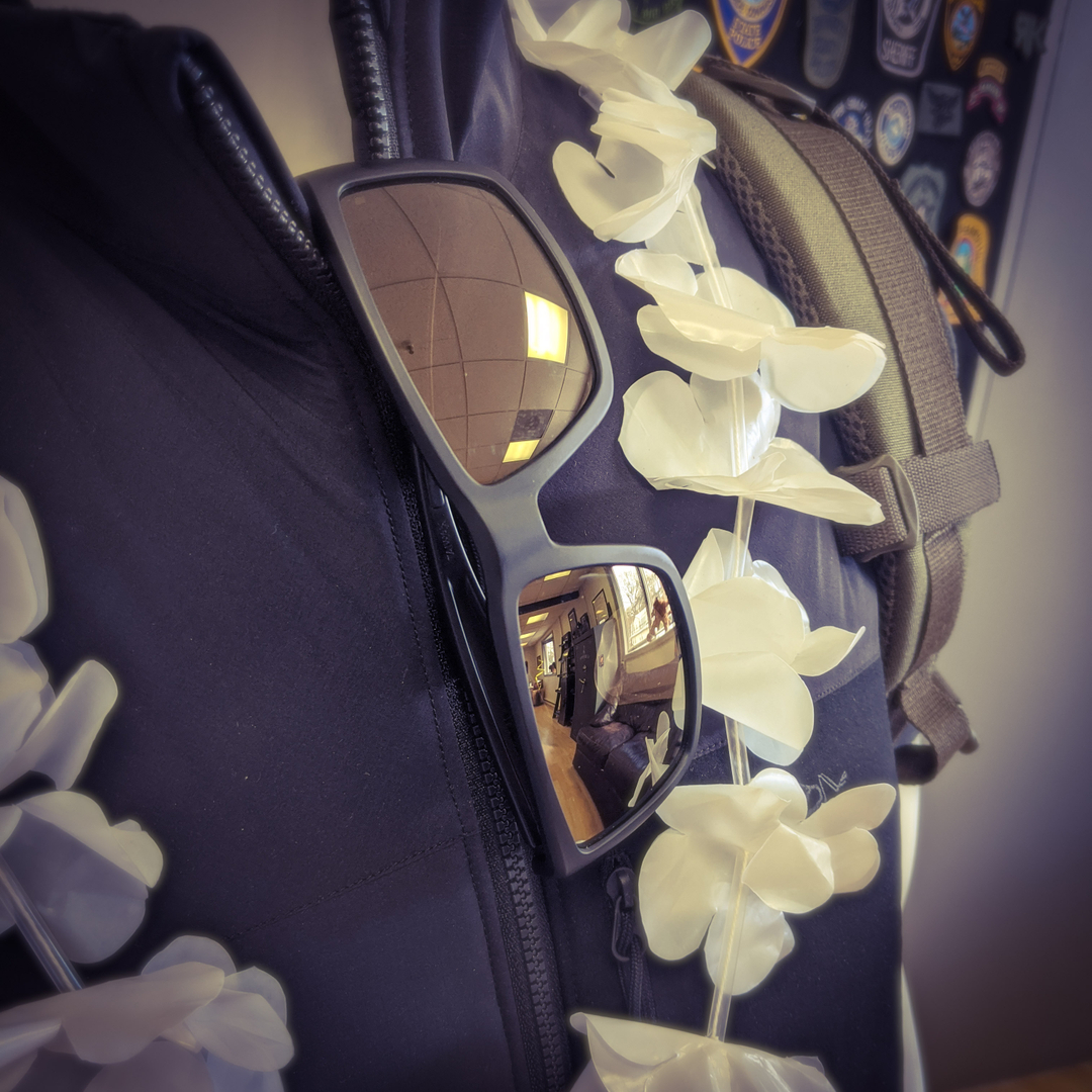 Sure to get you lei'd" - or so Ed says
​These MAGPUL EXPLORER XL Polarized in Black, Bronze-Gold Mirror look good! bit.ly/2HHbmVY