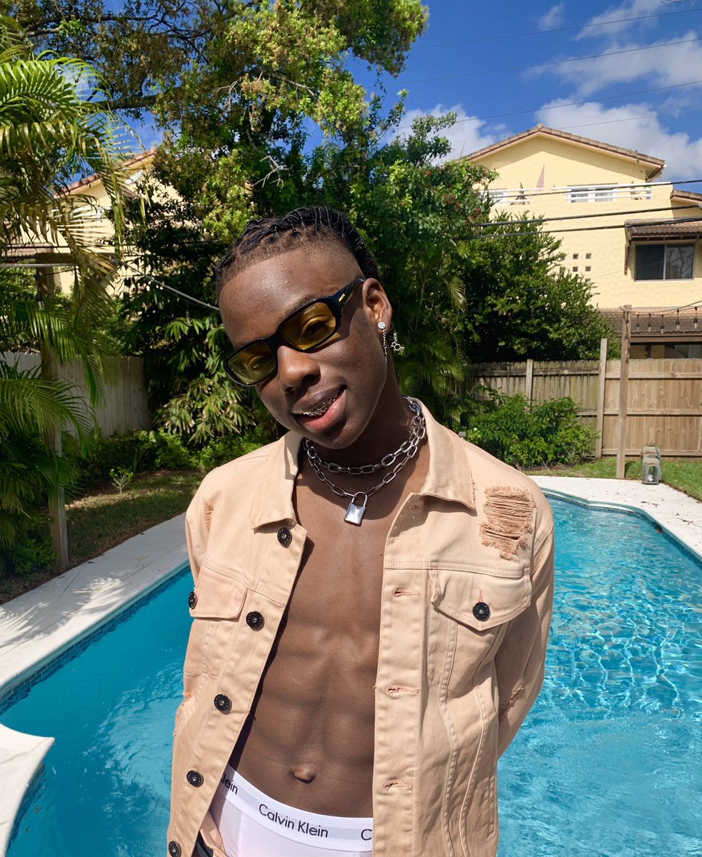 sambar50's tweet photo. Nothing to say But 

RT for Burna
Like for Rema

Let's see who wins. https://t.co/JEDXmSdaV9