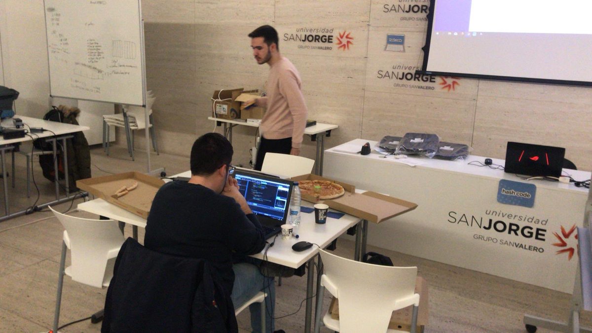 TecnologiaUSJ's tweet image. y hay que reponer fuerzas para el empujón final!!!! Trabajar y alimentarse no está reñido...animo!!! #googlehashcode2020 #EARTE