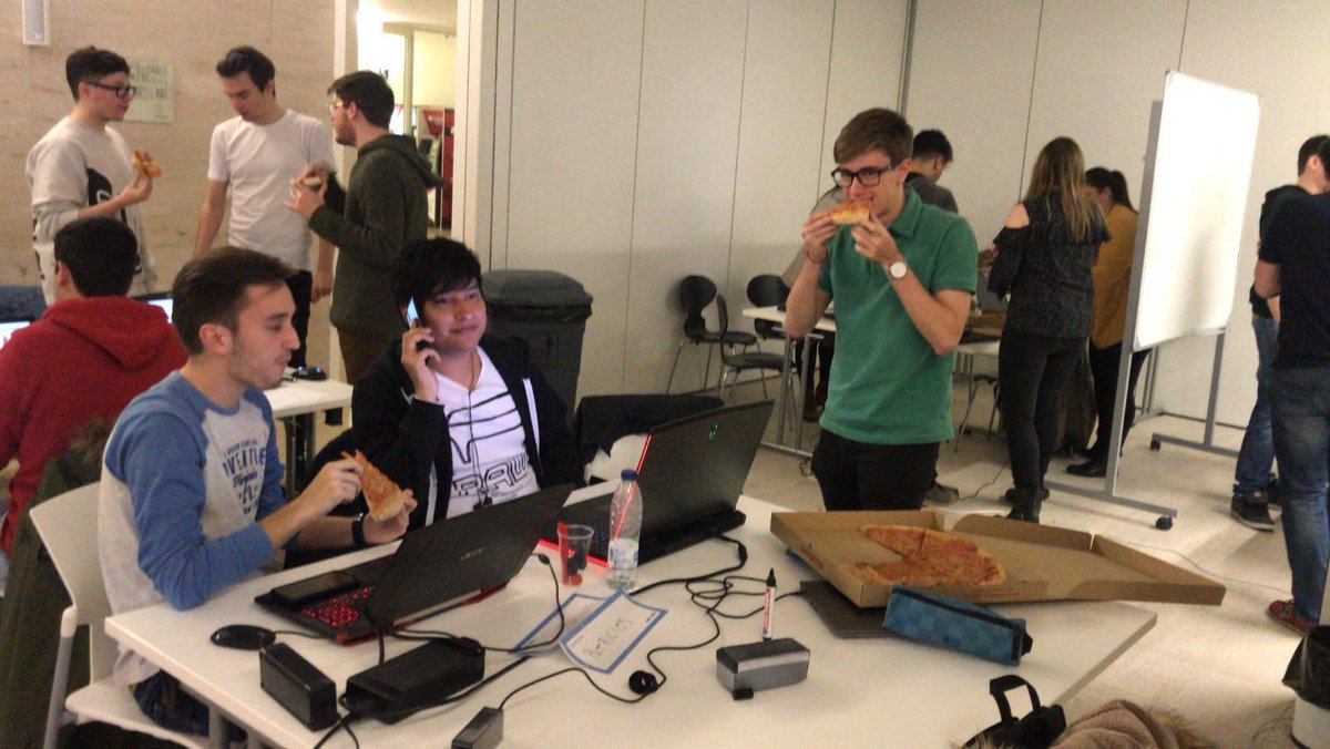 TecnologiaUSJ's tweet image. y hay que reponer fuerzas para el empujón final!!!! Trabajar y alimentarse no está reñido...animo!!! #googlehashcode2020 #EARTE