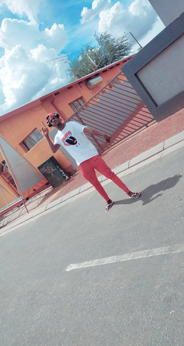 BokNora1's tweet photo. Men also have FEELINGS.
For example they can FEEL Hungry 😋🥘

#Signed2dastreet 
#Paranoialife 
#$tt$
#DaakLeeek⛱️ 
#streetsIsours 
#streetwear® 
#newMuziq 
#kultureWise https://t.co/FRMZFLrTy6