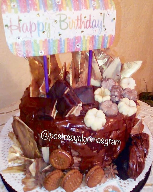 postresyalgomas's tweet photo. Torta full chocolate😵mucha nutella😜galletas,Masmelows, bombones, y todas las golosinas que te gustan😍
.
Contactanos para presupuestos 0416-263302 Whatsapp (nuevo)
.
Tenemos servicio delivery 🚗
.
#chocolate #tortas #pasteleria #reposteria #patisserie #pastry #pastrychef #… https://t.co/S9isdgjkhq
