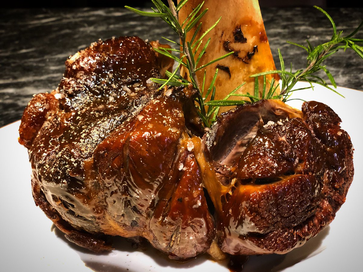 TziovarasDim's tweet photo. #veal #ossobuco #salonicarestaurant #makedoniapalace •
•
#greece #chef #chefs #food  #gastro #gastronomy #food #chef #chefs #chefstalk #foodstarz #truefoodies #chefsplating #theartofplating #chefsplateform #discoveringchefs #thessaloniki #tziovarasdimitris https://t.co/k1GM2yGzMj