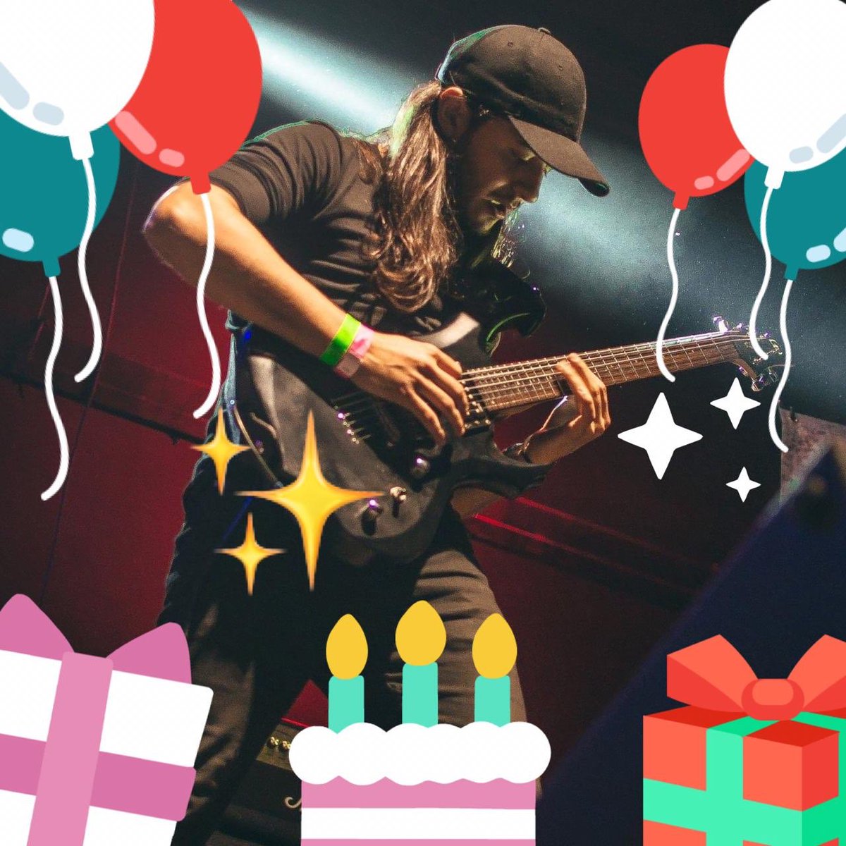 betweencycles's tweet photo. 🎈¡Hoy cumple años nuestro guitarrista @marcelotameez!🎈

Disfruta mucho de tu día en compañía de tu familia, amigos y seres queridos ❤️

¡Que sigas cumpliendo muchos años más! 

¡Déjenle sus felicitaciones aquí abajo! 🎁

#BetweenCycles ✋🏻🎂 https://t.co/WXupFrppl0
