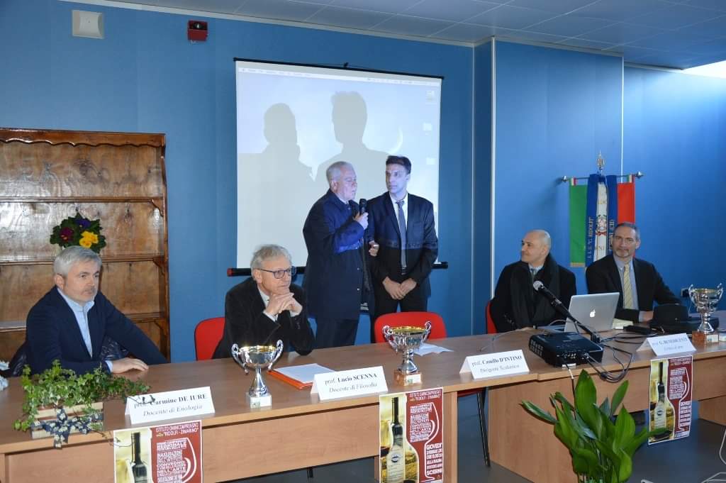 ColtureLm's tweet photo. #Giornata #dedicata alle #innovazioni in #campo #viticolo ed #enologico presso l'#ITAS #Ridolfi #Zimmarino di #Scerni, con il #campionato #regionale di #potatura della #vite https://t.co/PhoIKzGUbH https://t.co/nn0Tca0sPP