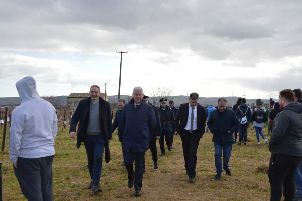 ColtureLm's tweet photo. #Giornata #dedicata alle #innovazioni in #campo #viticolo ed #enologico presso l'#ITAS #Ridolfi #Zimmarino di #Scerni, con il #campionato #regionale di #potatura della #vite https://t.co/PhoIKzGUbH https://t.co/nn0Tca0sPP