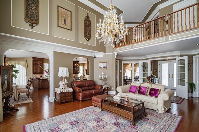 emmanueljoly's tweet photo. Spacious living room! Link to real estate video in bio.

#realestatemontreal
#immobiliermontreal
#mtlrealestate
#laowa
#montrealrealestate
#immobilier
#lumix
#livingroom
#realestate https://t.co/v4Qrg3oPpv https://t.co/1QsLbv8msC