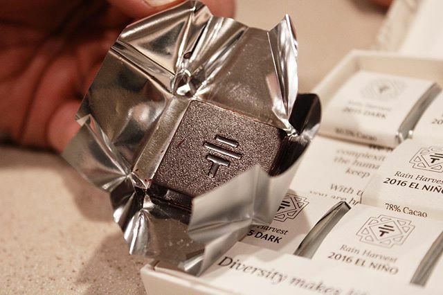cacaoreviews's tweet photo. A closer look at some @toakchocolate. We split this tiny piece between 9 people. https://t.co/yMRqw3X5nQ https://t.co/64ukBDTGIY