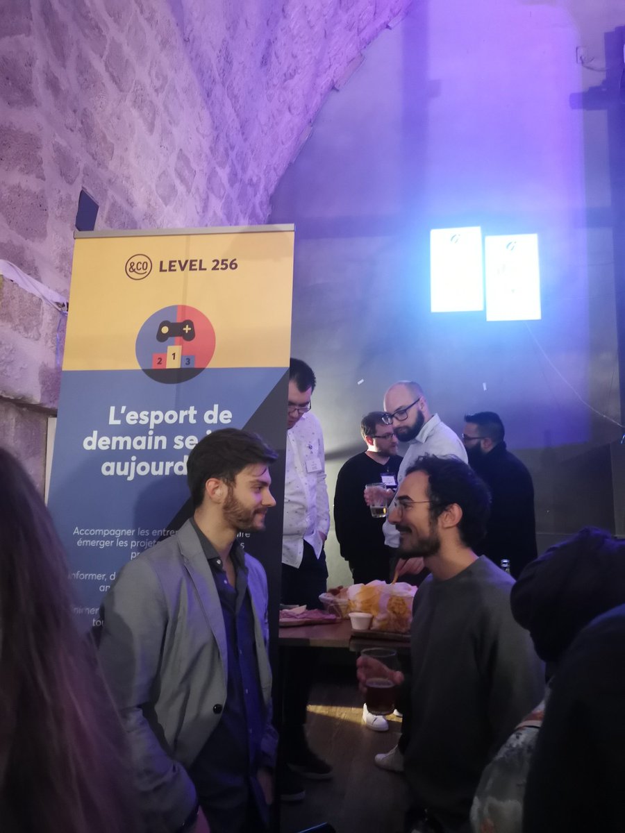 MaisonEsport's tweet photo. Ce soir, c'était le retour du fameux #AFTER256 en compagnie des acteurs de l'écosystème esport !

Bravo à ceux qui ont lutté contre les averses pour partager ce moment avec @Level256_Paris 🍻

#EsportLevelUp https://t.co/EACnrhVDC1